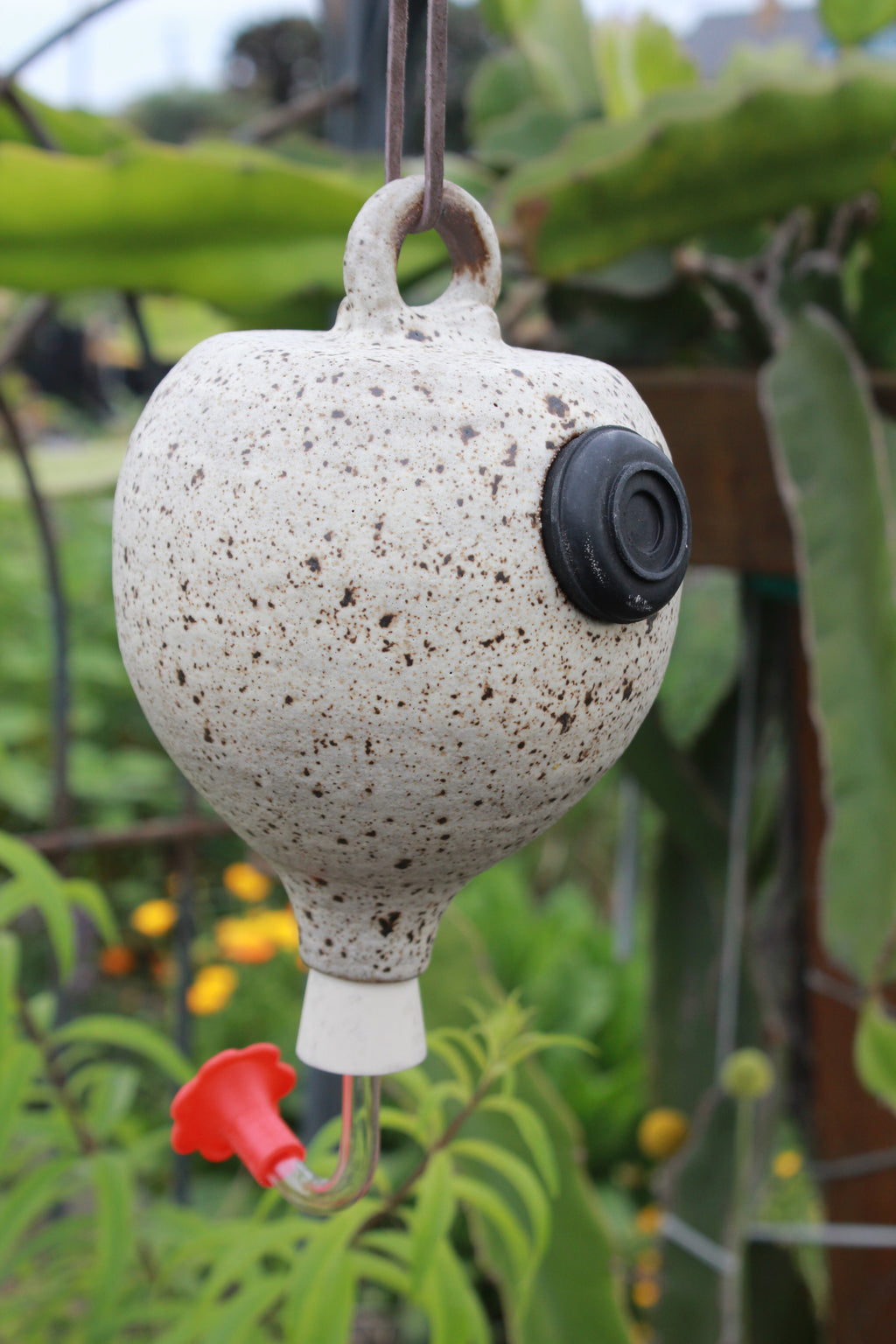 Ceramic Hummingbird Feeder - Speckled Oatmeal