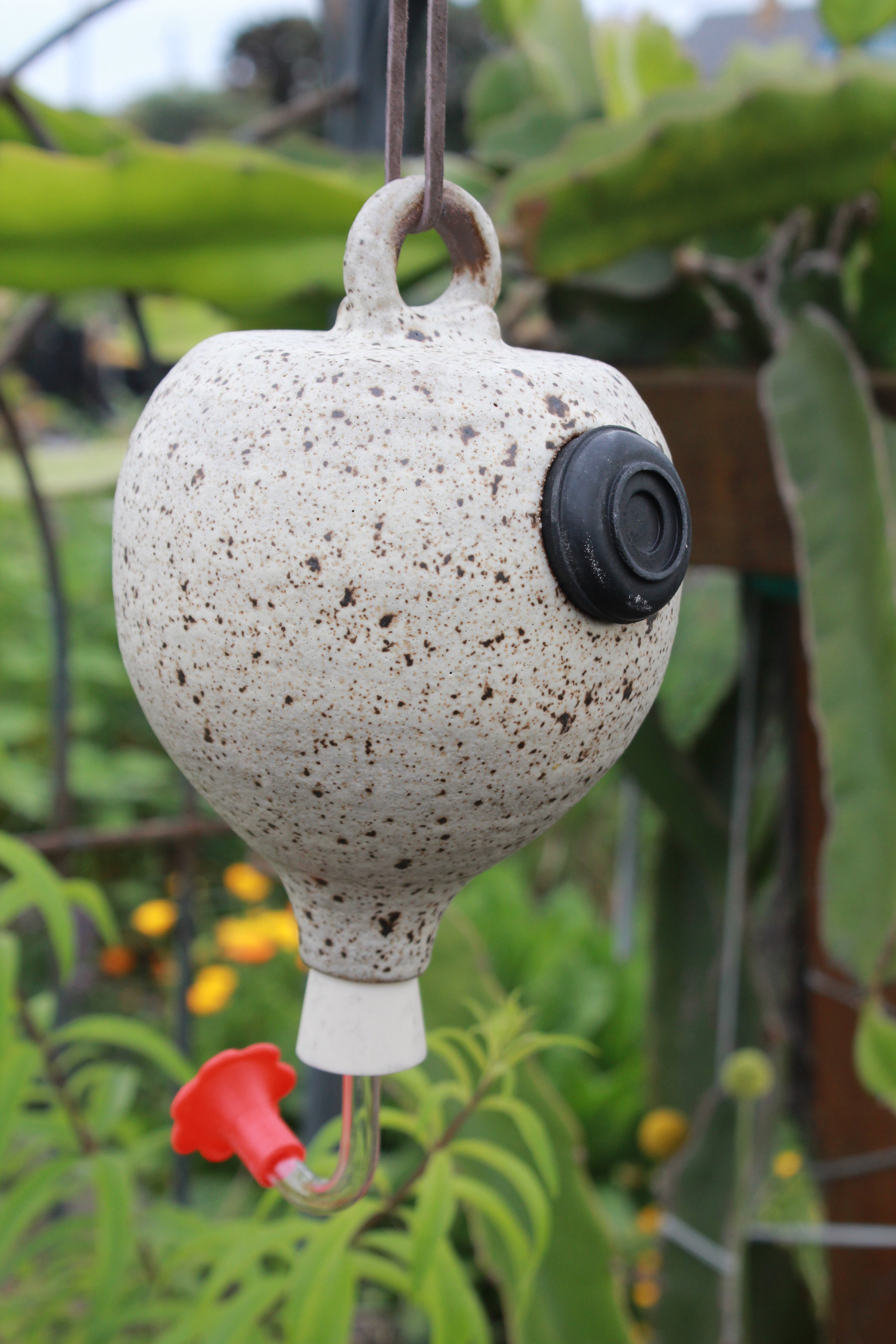 Ceramic Hummingbird Feeder - Speckled Oatmeal
